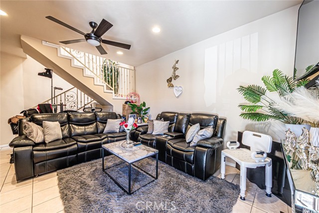 2525 S Cochran Avenue, Los Angeles CA: https://media.crmls.org/medias/33bedc40-fc4e-45e1-846a-7fee4b1bc293.jpg