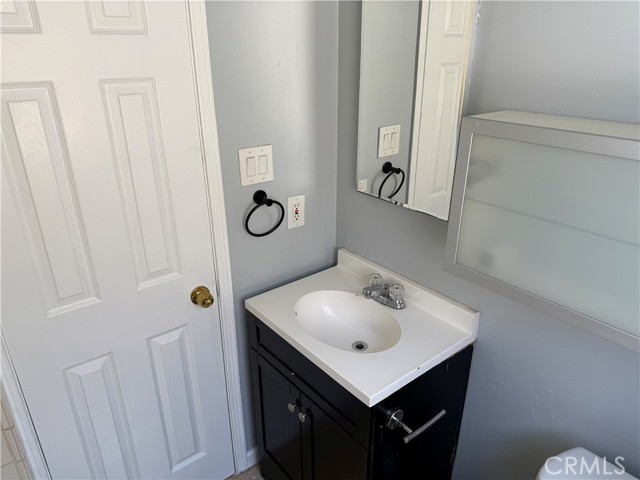 Detail Gallery Image 10 of 14 For 1170 E 55th St #1,  Long Beach,  CA 90805 - 2 Beds | 1 Baths
