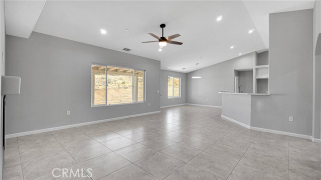 Detail Gallery Image 11 of 37 For 11181 5th Ave, Hesperia,  CA 92345 - 4 Beds | 2/1 Baths