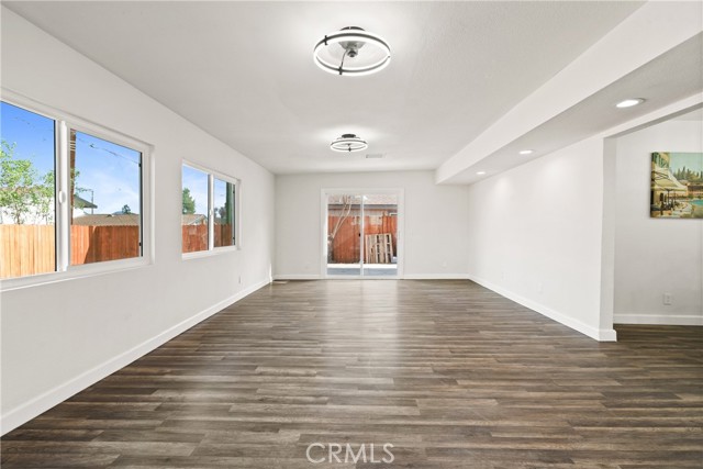 Image 13 of 33 For 17624 Mackay Avenue