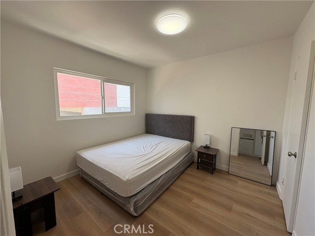 1103 S Hobart Boulevard, Los Angeles CA: https://media.crmls.org/medias/33c15e80-79a2-4bb7-808e-acc624cc135e.jpg