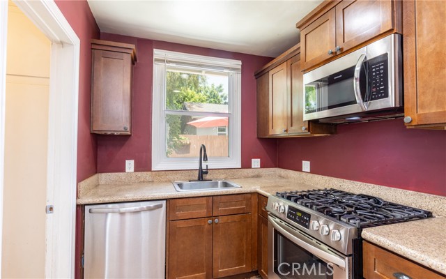 7441 Sylvia Avenue, Reseda CA: https://media.crmls.org/medias/33c177e2-88cb-4577-b54a-ca198ffe1639.jpg