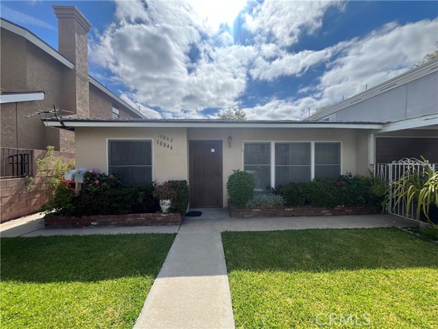 10842 Pine Street, Los Alamitos CA: https://media.crmls.org/medias/33c1b3f4-e167-4e83-ad21-591da0aa9ec5.jpg