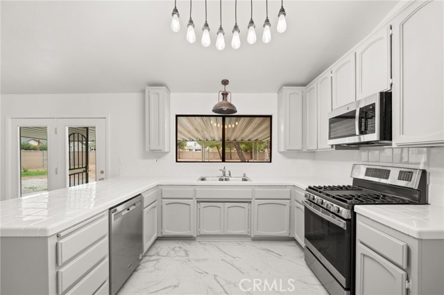 Detail Gallery Image 7 of 18 For 17805 Walnut, Hesperia,  CA 92345 - 3 Beds | 2 Baths