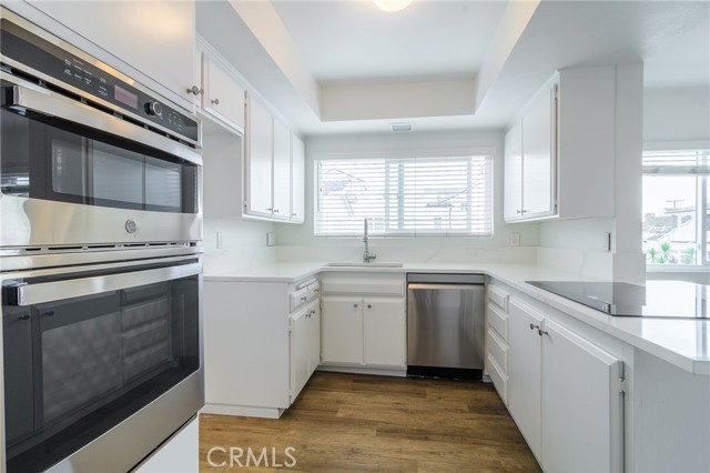 320 1/2 Coral Avenue, Newport Beach CA: https://media.crmls.org/medias/33c44c28-c09b-4a1f-a998-0c17350e77a1.jpg
