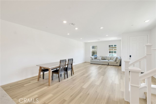 4009 E Coronado Privado, Ontario CA: https://media.crmls.org/medias/33c48d1a-3163-4548-88da-3319de09b28d.jpg