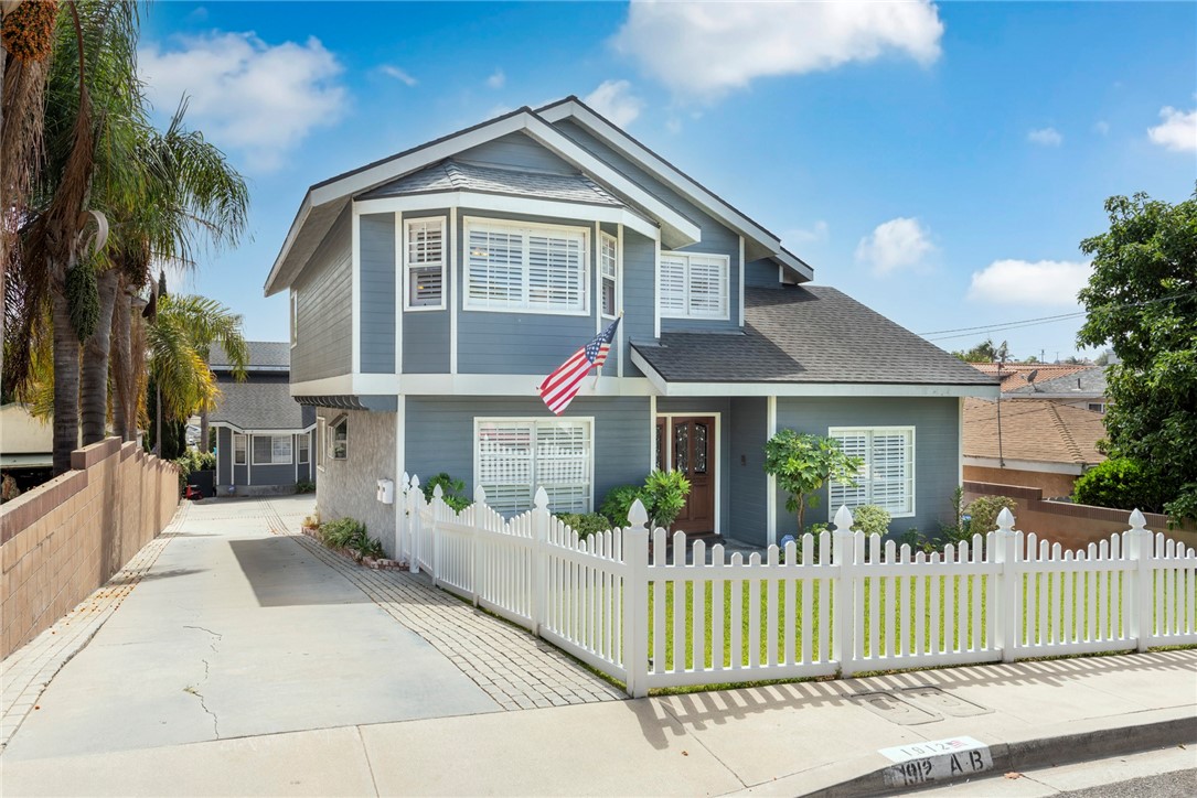 1912 Clark Lane, Redondo Beach, California 90278, 4 Bedrooms Bedrooms, ,2 BathroomsBathrooms,Residential,Sold,Clark,SB21199884