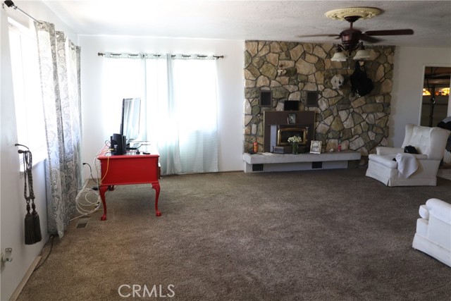 8255 E Avenue, Hesperia CA: https://media.crmls.org/medias/33c573cf-ee92-4528-a668-f3fdcc8f3e91.jpg