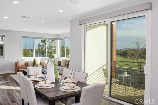 Detail Gallery Image 11 of 40 For 430 Transport, Tustin,  CA 92782 - 4 Beds | 3/1 Baths