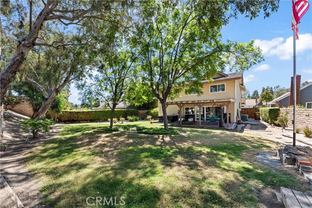 6316 E Woodsboro Avenue, Anaheim Hills CA: https://media.crmls.org/medias/33c59865-f7eb-412e-bd74-42fd134c80bf.jpg