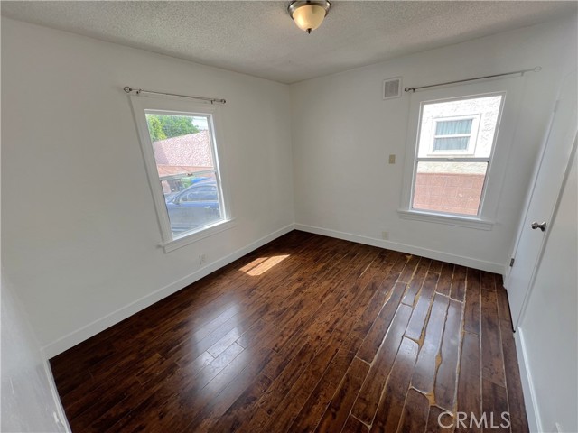 Detail Gallery Image 12 of 16 For 3507 Edgehill Dr, Los Angeles,  CA 90018 - 3 Beds | 1 Baths