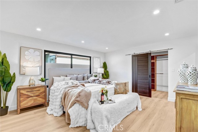 6847 Katherine, Van Nuys CA: https://media.crmls.org/medias/33c6b7b6-5291-498d-b0e6-d2ce35f096f3.jpg