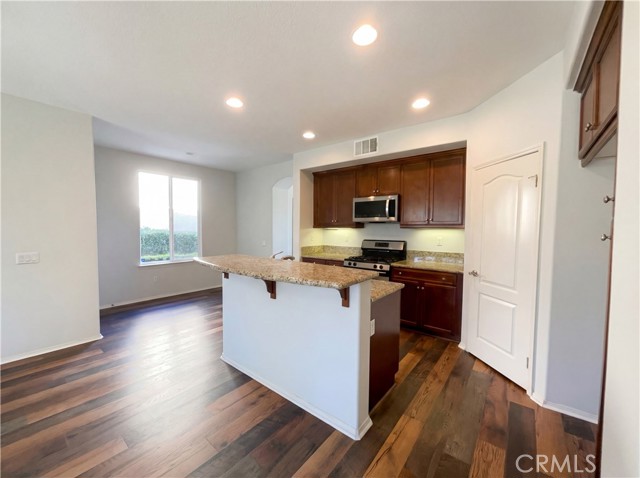 Detail Gallery Image 8 of 22 For 28745 Edenton, Temecula,  CA 92591 - 4 Beds | 2/1 Baths