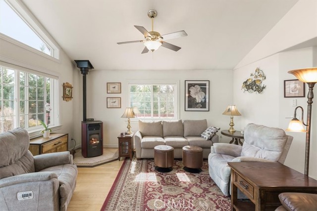 Detail Gallery Image 14 of 32 For 17718 Cottontail Dr, Weed,  CA 96094 - 3 Beds | 2 Baths