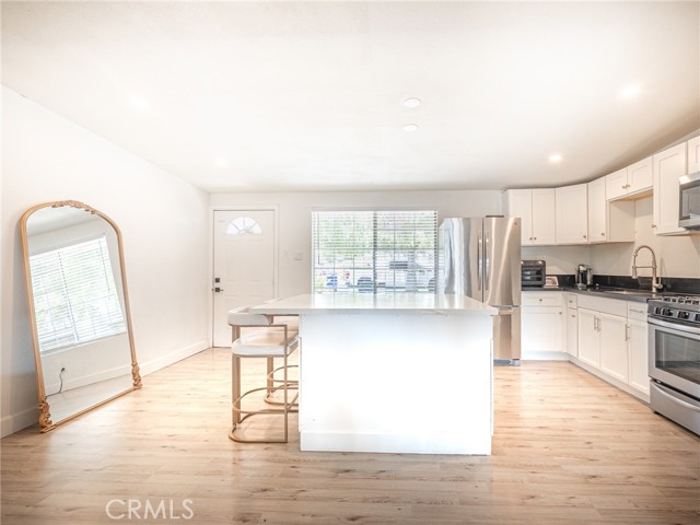 649 W w ramona Drive, Rialto CA: https://media.crmls.org/medias/33c8a717-60b5-423d-a139-bcd6a60870e8.jpg