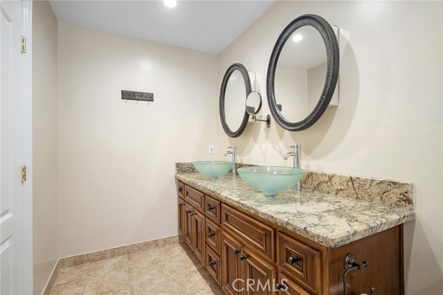 Detail Gallery Image 12 of 20 For 6541 Elmo St, Tujunga,  CA 91042 - 2 Beds | 2/1 Baths