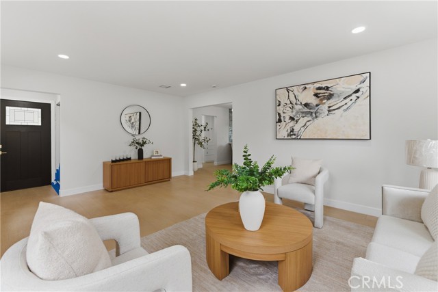 Detail Gallery Image 11 of 42 For 2010 Golden, Long Beach,  CA 90806 - 3 Beds | 2 Baths