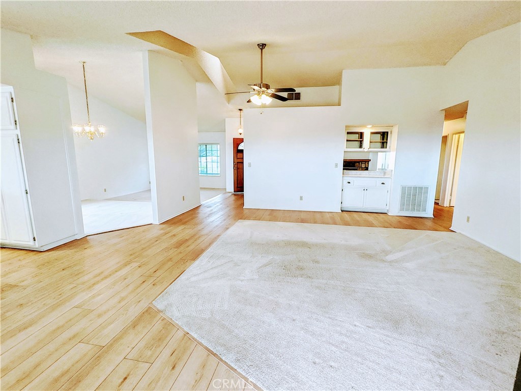 https://media.crmls.org/medias/33ca09e4-4036-4fed-8c0b-ed84130baf63.jpg?preset=X-Large