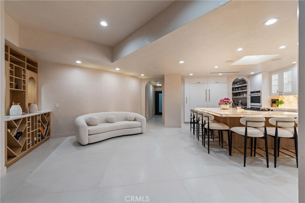 https://media.crmls.org/medias/33ca0d14-06c9-4a3e-a891-f2097467ac8f.jpg?preset=X-Large