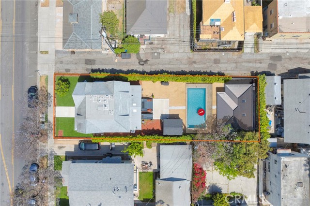 326 W 10th Street, Long Beach CA: https://media.crmls.org/medias/33ca268b-323e-4a21-a76e-f546fddc93db.jpg