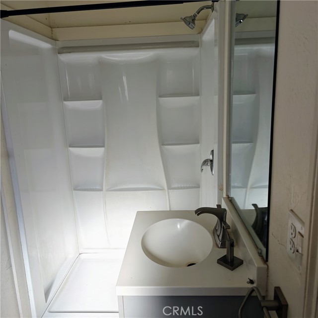 Detail Gallery Image 12 of 18 For 2425 S 10th St, Fresno,  CA 93725 - 2 Beds | 2 Baths