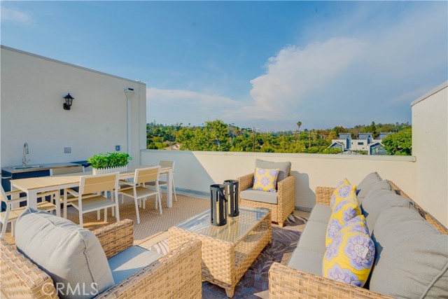 712 N Chestnut Avenue, Los Angeles CA: https://media.crmls.org/medias/33ca4e01-8d69-4b39-9afe-a9611ee27a81.jpg