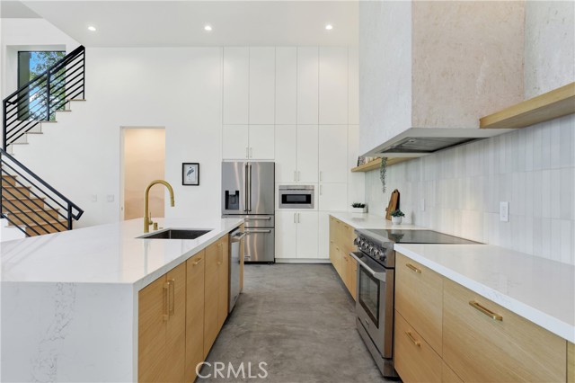 Detail Gallery Image 7 of 45 For 3949 Glenalbyn Dr, Los Angeles,  CA 90065 - 3 Beds | 2/1 Baths