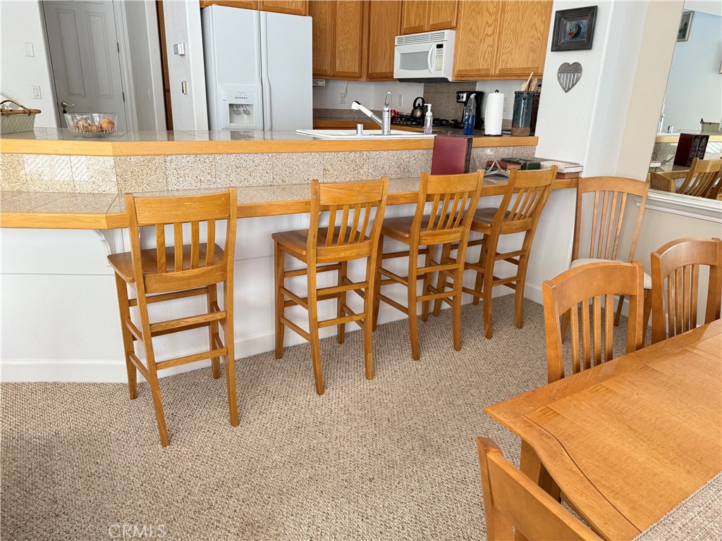 https://media.crmls.org/medias/33ca8712-c670-4cdb-a811-0e998cee0f65.jpg?preset=X-Large