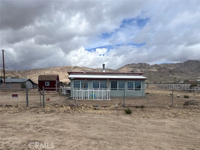 15069 Burns Drive, Apple Valley CA: https://media.crmls.org/medias/33cb3870-9297-46e3-b253-e3fba5bf4c92.jpg