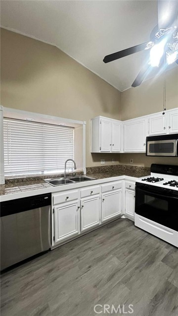 Detail Gallery Image 6 of 21 For 4620 Grandview, Palmdale,  CA 93551 - 3 Beds | 2 Baths