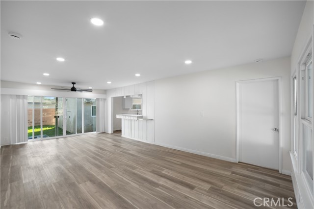 Detail Gallery Image 5 of 14 For 7400 Cozycroft, Winnetka,  CA 91306 - 3 Beds | 2 Baths