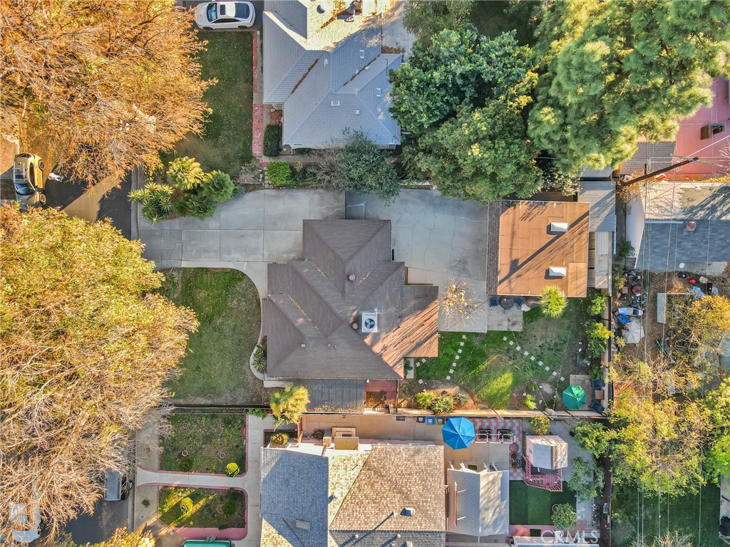 https://media.crmls.org/medias/33cc6bc7-95a1-4bf9-8979-820cc6d026d8.jpg?preset=X-Large