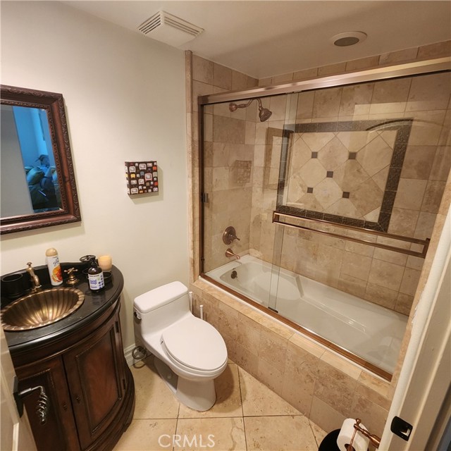 10862 Bloomfield Street, Toluca Lake CA: https://media.crmls.org/medias/33cdae21-e4ae-4ba7-9283-55e5af70dc59.jpg