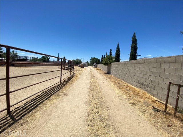 644 Whittendale Street, Bakersfield CA: https://media.crmls.org/medias/33cdc710-1595-4892-95a6-8606e061da82.jpg