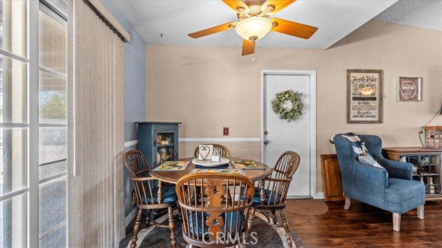 Detail Gallery Image 11 of 36 For 18432 Mindanao St, Bloomington,  CA 92316 - 3 Beds | 2 Baths