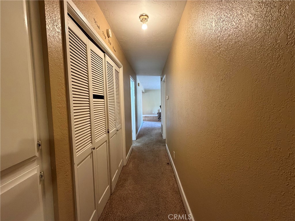 https://media.crmls.org/medias/33ce8562-4f81-4aec-be14-e393662a4b9e.jpg?preset=X-Large
