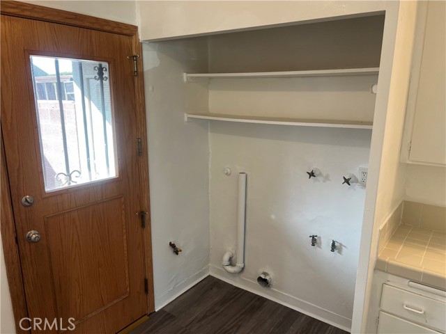Detail Gallery Image 4 of 9 For 10427 Van Ness Ave #1,  Inglewood,  CA 90303 - 2 Beds | 1 Baths