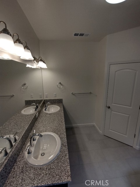 3414 N Oakwood Street, Visalia CA: https://media.crmls.org/medias/33cedfe9-2956-4fdc-8895-0a486f5362e5.jpg