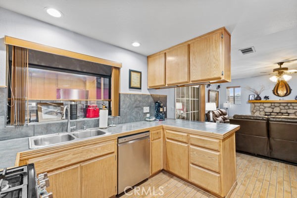 Detail Gallery Image 8 of 27 For 869 Fillmore Ct, Hemet,  CA 92543 - 3 Beds | 2/1 Baths