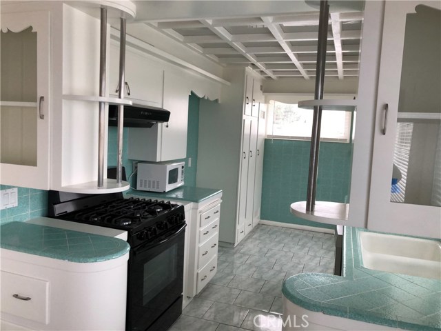 Detail Gallery Image 6 of 12 For 202 via Mesa Grande, Redondo Beach,  CA 90277 - 3 Beds | 2 Baths