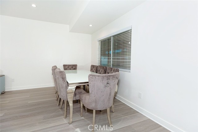 Detail Gallery Image 10 of 22 For 12818 Arminta St, North Hollywood,  CA 91605 - 3 Beds | 3 Baths