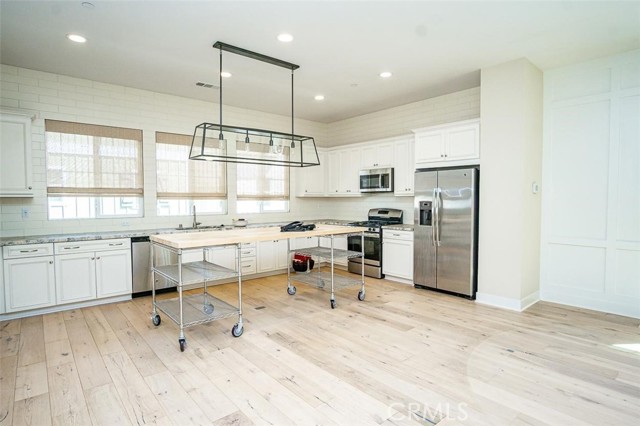 Detail Gallery Image 4 of 13 For 509 Tribella Ct, Santa Ana,  CA 92703 - 3 Beds | 3 Baths