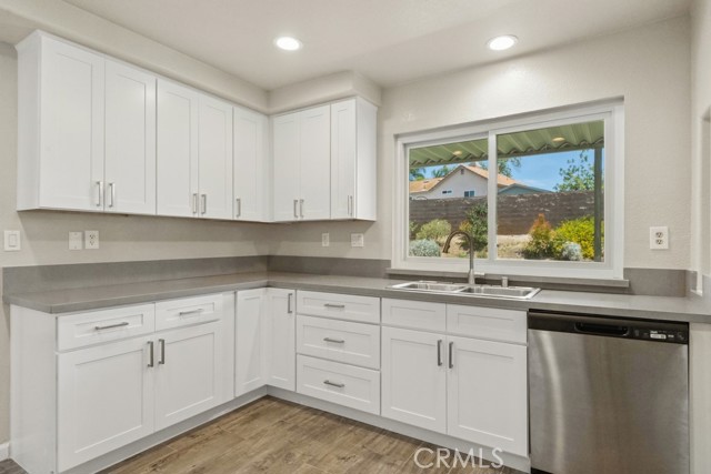 8670 Barton Street, Riverside CA: https://media.crmls.org/medias/33d1c5be-027e-4eb7-b840-06f740a2c594.jpg