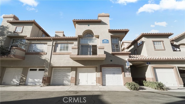Detail Gallery Image 2 of 32 For 2951 via Milano #202,  Corona,  CA 92879 - 2 Beds | 2 Baths