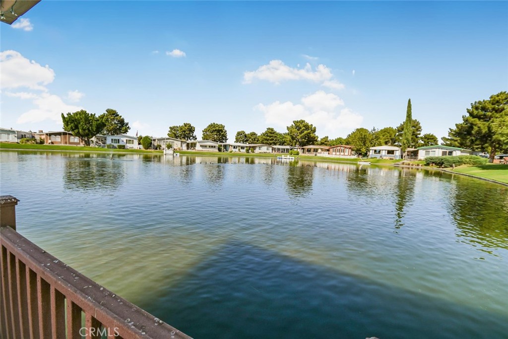 https://media.crmls.org/medias/33d2b2c8-6cd2-49af-93d7-d921693ccd8c.jpg?preset=X-Large