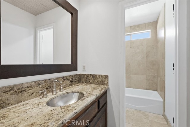 Detail Gallery Image 19 of 30 For 208 S Catalina Ave #C,  Redondo Beach,  CA 90277 - 3 Beds | 2/1 Baths