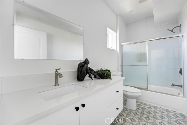 11956 Vanowen Ave, North Hollywood CA: https://media.crmls.org/medias/33d33e46-ab07-4cf4-b44c-466f679cfa48.jpg