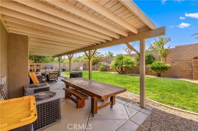 5080 Meadowsweet Drive, Palmdale CA: https://media.crmls.org/medias/33d3c0df-ea25-46b8-aedb-929dafe374d1.jpg