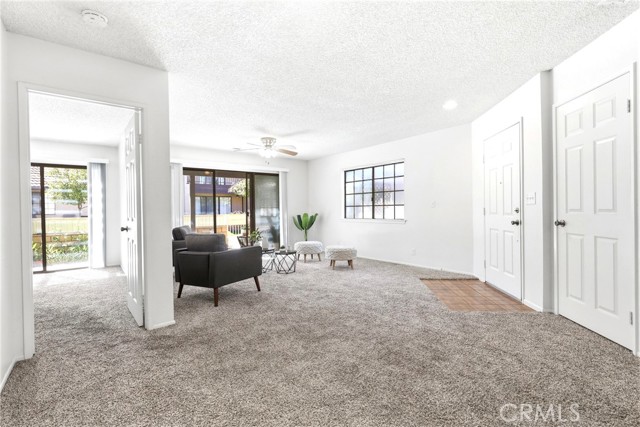 Detail Gallery Image 5 of 29 For 19077 Elm, Apple Valley,  CA 92308 - 2 Beds | 2 Baths