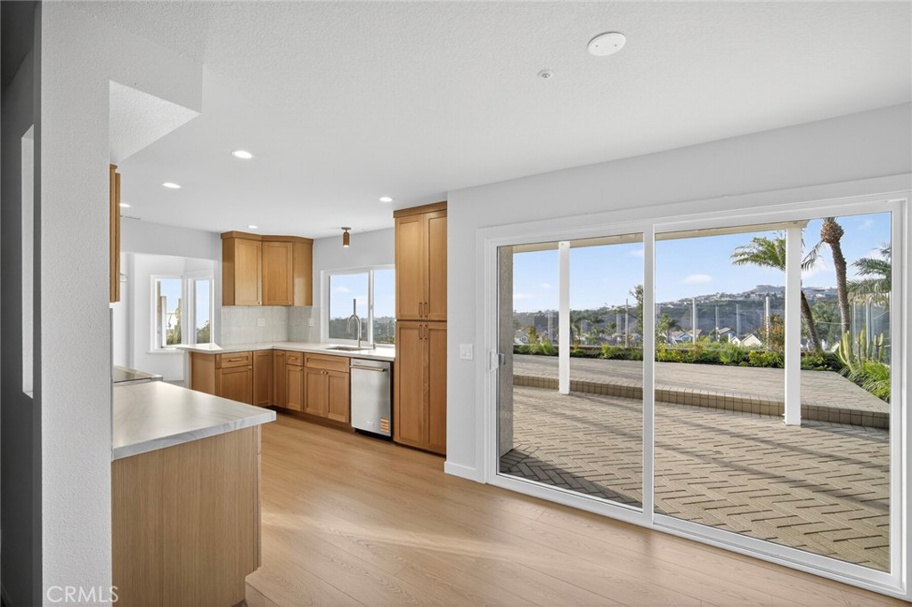 MLS #OC25245288 image #9